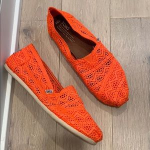 Toms crochet orange eyelet slip on flats 9.5